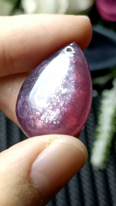 Purple Mica natural crystal pendant  紫祖母晶(也称紫云母质玉)吊坠