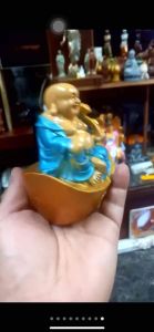tượng phật Di lặc ngồi trên thỏi vàng