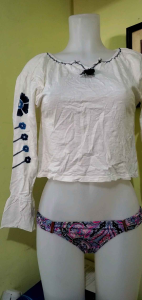 BRANDED CROP TOP BLOUSE XS-S LIKE NEW STRETCHABLE COTTON REAL EMBROIDERED DESIGN REALLY NICE IN ACTUAL PRELOVED