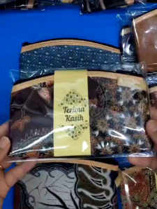 PE DOORGIFT Wallet Batik  Size 16cm+- Cenderahati goodies gift