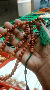 TASBIH KAYU.SECANG 99.BUTIR ASLI KAYU.NUSANTARA. ATAU HADIAH SOUVENIR