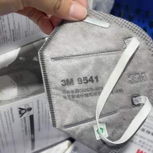 ( đeo tai )Khẩu trang than hoạt tính 9541v có van 9541 không van dây đeo ở tai lọc bụi mịn tốt