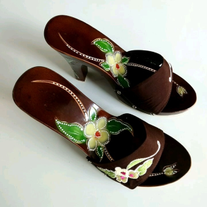 Sandal Kayu Wanita Hels Selop Bordir Ukir Airbrush