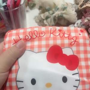 กระเป๋าใส่เครื่องสำอาง กระเป๋าขนาดพกพา กระเป๋าใส่ผ้าอนามัย sanrio กระเป๋าลายการ์ตูน