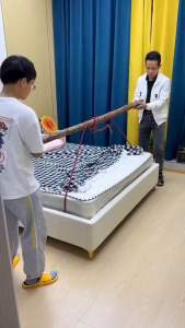 Alat Pengangkat Kasur /Matras /Sprei /Alat Bantu Pengangkat Sprei Kasur Matras Manual/ Alat Bantu Pasang Sprei /Alat Ganti Sprei /Mattress Lifter Port
