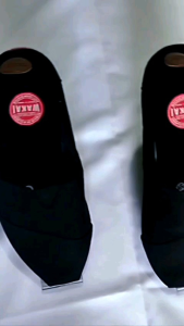 Sepatu Slip-On Trendy hitam Sol merah model capung