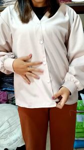 SINTA BLOUSE SHAKILA TWILL/ KEMEJA POLOS KEKINIAN V NECK BAHU REMPEL