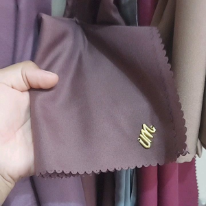 (BISA SERAGAM) UMAMA SCARF - HIJAB SEGIEMPAT POLOS VOAL MIRACLE PLAIN LC 110X110CM METAL LOGO
