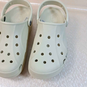 Sandal Crocs Classic Baya Clog Women / Sandal Wanita  / Sandal Crocs /Crocs Classic Baya Clog