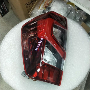 ไฟท้าย Nissan Navara NP300 ปี 2022 LED ราคาต่อดวงใส่ตัวตอนเดียวไม่ได้