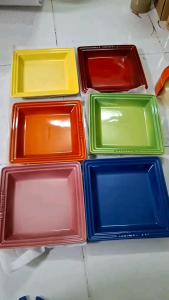 Hộp 6 Đĩa sứ vuông sâu lòng Le Creuset SIZE 22cm - màu sắc cầu vồng.