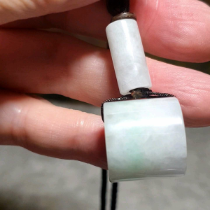 Type A Jadeite light green 2 pieces set Lu Lu Tong Jade pendant (with certificate) [Natural Crystal] 翡翠淡绿兩件套装路路通吊坠(带证书)