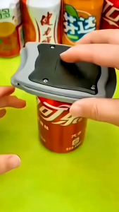 dụng cụ mở nắp lon nắp hộp rất tiện chỉ để vào và xoay nhanh chóng gọn gàng