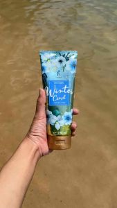 ฮานาโซล วินเทอร์ครัชไวท์เทนนิ่งเพอร์ฟูมโลชั่น โลชั่นบำรุงผิวกายผสมน้ำหอม มอบกลิ่นหอสสดชื่นผ่อนคลายมีเอกลักษณ์ไม่เหมือนใคร