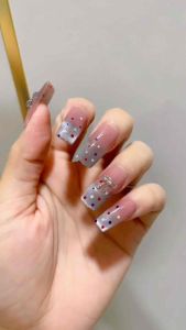 เล็บปลอมงานยาวสีชมพูปลายลูกแก้วสวยสวย