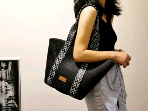 DaVee | Woven straw tote bag Beach bag shopping bag vintage black straw bag