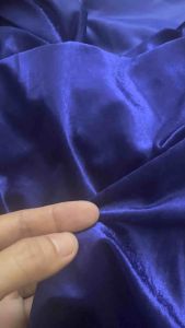 ผ้ากำมะหยี่ขนสั้น สีน้ำเงิน เนื้อนุ่มมันวาว หน้ากว้าง150cm ราคาขายเมตรละ100บาท