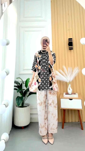 Setelan Baju santai adem menyerap keringat bisa menyesuaikan gerak tubuh cocok untuk segala cuaca