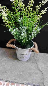 bunga hias bunga meja tanaman artificial +vas kaleng unik