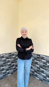Luna Stripe Fitted Shirt Kemeja Wanita Viral Atasan Blus Kantor Fit Body Trend Terlaris M L XL XXL