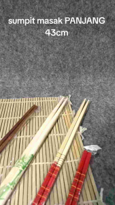SUMPIT MASAK KAYU & BAMBU 42cm import original kayu pilihan sebagai alat rekomendasi memasak mie panjang yang ideal membuat tangan tidak merasa panas saat digunakan untuk memasak selain untuk memasang mie juga bisa untuk alat penjepit gorengan panas