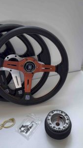 พวงมาลัยนาดี้สีแดง เย็บ2ชั้นหนังนิ่ม 13.5นิ้วยก2.5นิ้ว (กดสั่งแล้วแจ้งรุ่นทิ้งในแชท)