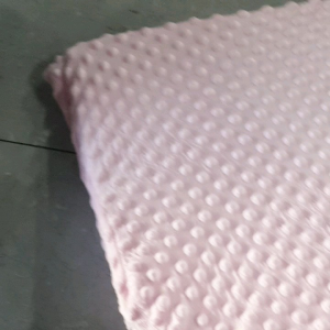 GỐI ĐỆM CHỐNG TRÀO NGƯỢC TAM GIÁC ( VẢI NHUNG 3d siêu mềm cho bé)