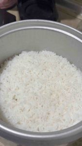 ข้าวหอมมะลิ 100% สินค้าชาวนาจังหวัดร้อยเอ็ด ข้าวปลอดสาร  ข้าวใหม่หอมๆ แพคเกจ สูญญากาศ บรรจุ 1 กิโลกรัม