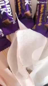 BUKET KADO BINGKISAN COKLAT DAIRY MILK ISI 5 KERTAS PUTIH