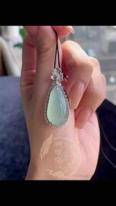 18K Icy Lake Green Jadeite Blessing Melon 18K冰晴翡翠福瓜