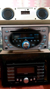 Máy phát nhạc liền Amply Panasonic . Tính năng radio/ 6disk /Aux./ Mp3/ Tách của xe Toyota kích thước phổ thông giành cho mọi loại xe hoặc nghe nhạc cá nhân.