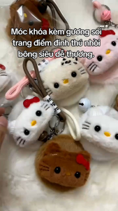 Móc khóa kèm gương soi trang điểm đính thú nhồi bông siêu dễ thương.