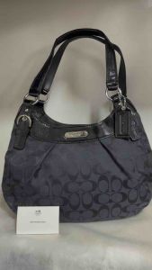 Like new authentic signature soho canvas 3compartment hobo shoulder bag