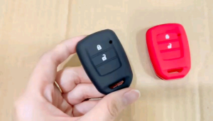 Silikon Kunci Hitam Merah & Casing Carbon untuk Mobilio & Brio