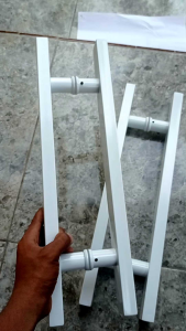 Handle gagang pintu kaca dan upcv baut tembus kotak 20×40 warna putih powder coating berbahan full stenlistell