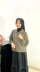 NEW ARRIVAL 2025 - TERBARU CUTETRIK AYYNA ONESET BOLERO + DRESS KUTUNG OUTER GARIS GARIS STRIPE WARNA COKLAT MUDA DAN HITAM SETELAN DRESS DAN VEST ROMPI