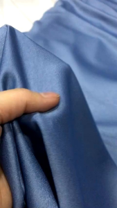 vải lụa tằm ướt màu xanh cổ vịt nhạt _(khổ 1m5) dày mềm rũ co dãn may đầm váy áo dài vv