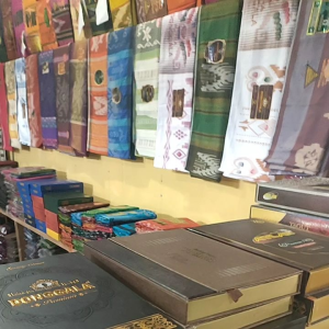 DONGGALA SARUNG TENUN REMAJA SAMPAI DEWASA