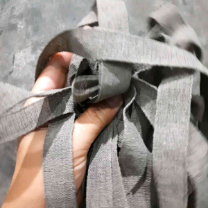 ผ้าแถบ ริบบิ้นผ้า ผ้าหน้ากว้าง 2 cm. สีน้ำตาล ยาว 10 เมตร ใช้งานประดิษฐ์ เย็บปักถักร้อยได้ทั่วไปเช่นแต่งกล่องของขวัญงานตกแต่งสถานที่