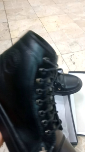 Sepatu Sneakers Pria Dewasa Bahan Kulit