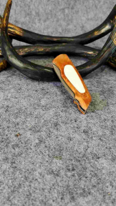 มีดพับอเนกประสงค์เหล็ก: เหล็กดามัสกัส67ชั้นแกนกลางVG10 ที่จับ: ไม้เงาเนื้อหอมฝักอคิลิก