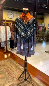 Chadia Tunik Viscos by Dian Pelangi LIMITED EDITION Blouse Baju Atasan Kemeja Blus Outfit Formal Kerja Kantor Pesta Pernikahan Kondangan Lebaran Wanita Hijaber Cantik Anggun Modis Modern Simple Elegan Mewah Model Korea Terbaru Motif Jumputan Sasirangan
