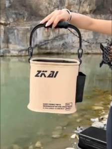 折叠手提水桶 (8L) Folding Portable Water Bucket 便携实用，厚实耐用不易损坏，折叠设计轻松收纳，不占地方!无论是户外钓鱼、旅行、洗车✨，还是家用，都是不错的选择!#8L手提折叠水桶🌈.