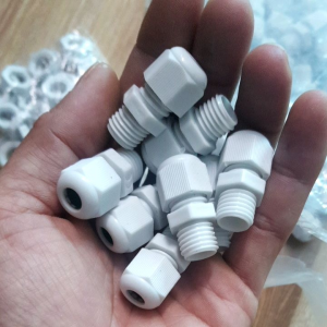 Siết cáp nhựa PG7