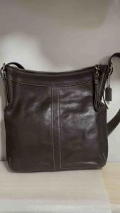 Preloved authentic vintage large legacy gallery slim convertible crossbody bag