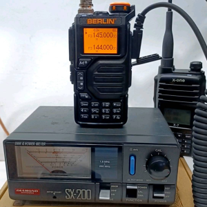 HT BERLIN BL558 5 BAND VHF UHF