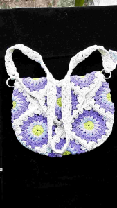 กระเป๋าถักโครเชต์ by DaCraftHouse ถักด้วยเชือกฟอก ฝ้าย 100% แบบสะพายคาดลำตัว (Cross Body Bag) ลายดอกไม้สีหวาน ใส่ของได้มาก ขนาด 9 × 11"