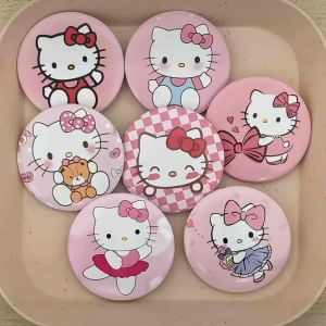 เข็มกลัดลาย Hello kitty น่ารักมาก มีให้เลือกหลายแบบ