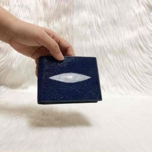 Ví nam da cá đuối thật kích thước 12cm-9.5cm màu xanh có mắt ngọc trai có ngăn phụ bên ngoài