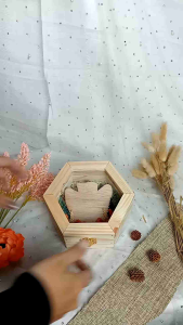 Kotak Kayu Hexagonal Tempat Kalung dengan Hiasan Bunga Rustic untuk Mahar dan Seserahan Pernikahan - KKE.HEXA.RUS